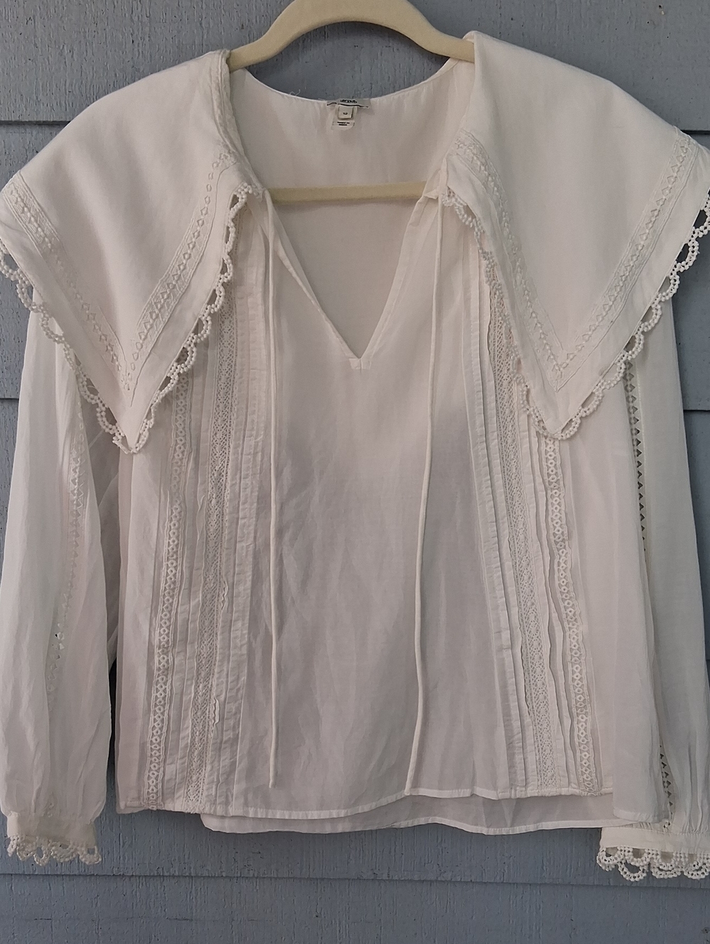 Platter Collar Lace-Trim V-Neck Top